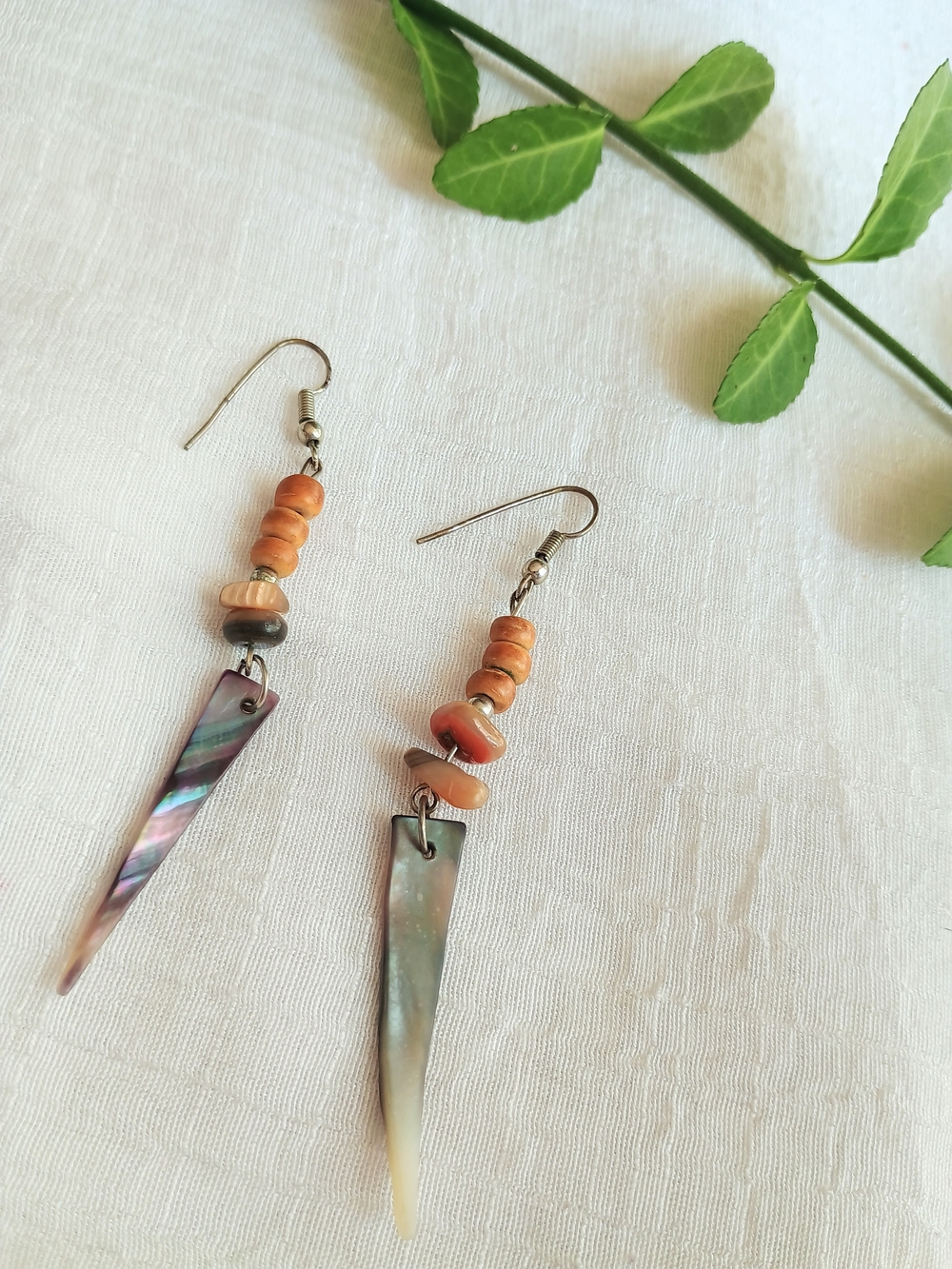 🌊 BOHEMIAN CHIC 🌊 VTG Artisan Shell & Wood Earrings, Coastal Grandmother, Boho